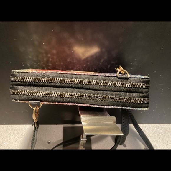 Baby Phat Ladies crossbody - Picture 5 of 8